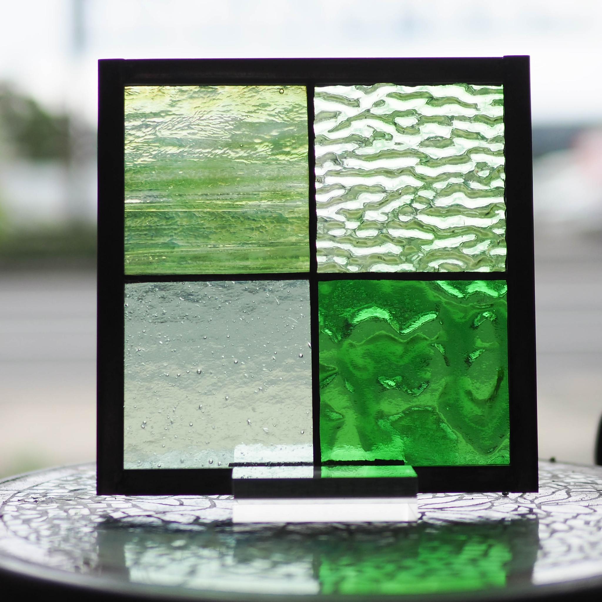 新緑のミニパネル ステンドグラス サンキャッチャー1枚目の画像